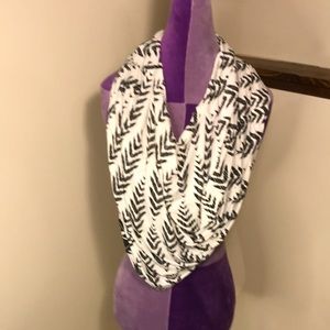 Scarf/breastfeeding coverup